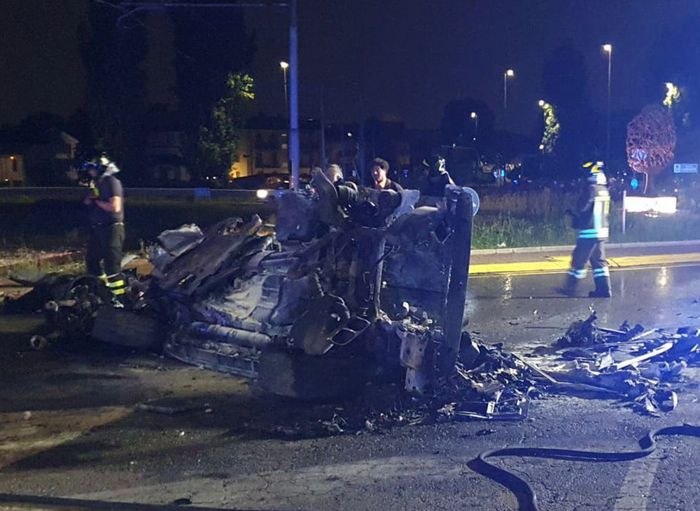 Suv si ribalta e prende fuoco, giovane muore. Forse una gara di velocità