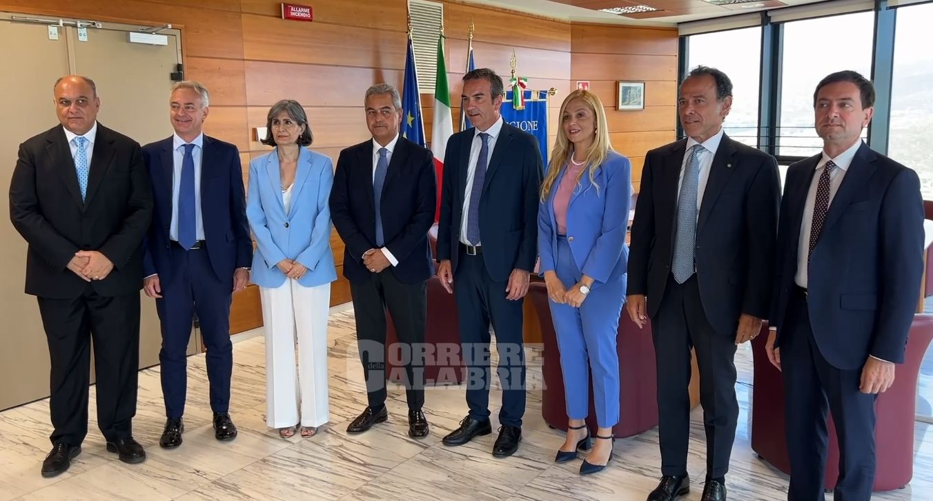 La politica calabrese in ferie: alla ripresa un’agenda fitta di impegni e di “stress test”