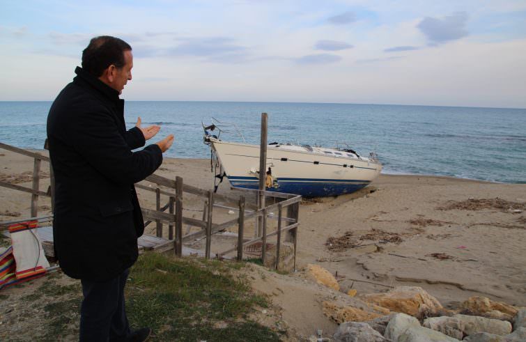 «A Crotone Zingaretti ha commissariato un simbolo». Dalla segreteria di Cosenza: «Offesi dagli stalinisti»