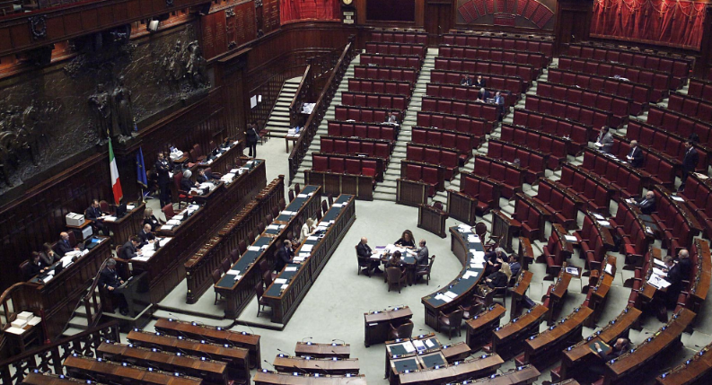 «Riaperture, dal governo un decreto che dia più poteri alle Regioni»