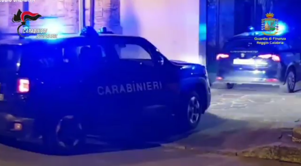 Interessi oltre il 1.700% annuo, minacce e un sistema per riciclare. La rete dell'usura gestita dal clan "Longo-Versace" – NOMI