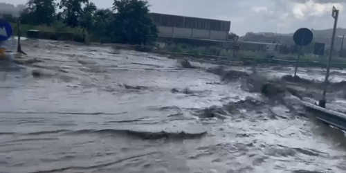 Bomba d'acqua nel Catanzarese, Fiumi di acqua e fango a Settingiano e Tiriolo - VIDEO