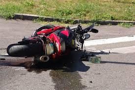 Moto contro auto, muore centauro 25enne