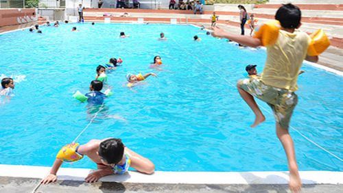 Bimbo morto in piscina, in Aula i genitori degli altri piccoli