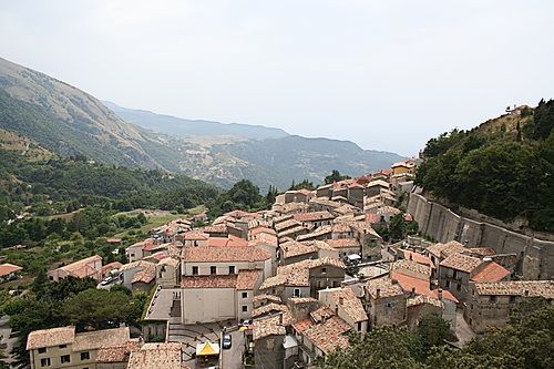 Comunali 2016 | A Falconara il padre "straccia" la figlia
