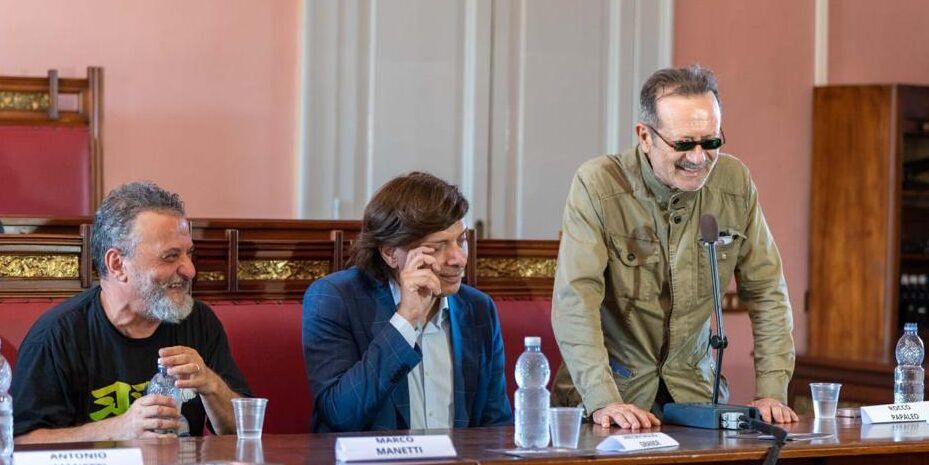 Us Palmese, ecco l’ultima opera dei Manetti Bros. Papaleo: «Raccontiamo un altro Sud»