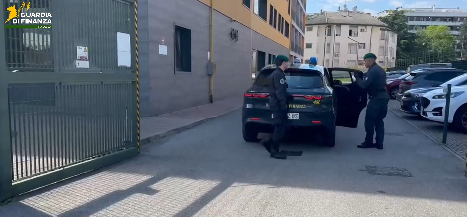 Droga e soldi “ripuliti” nelle lavanderie self-service: 14 arresti
