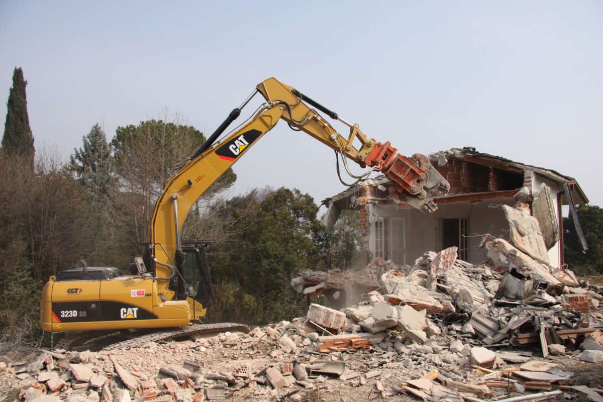 Demolizioni opere abusive, via libera ad un intervento (anche) in Calabria