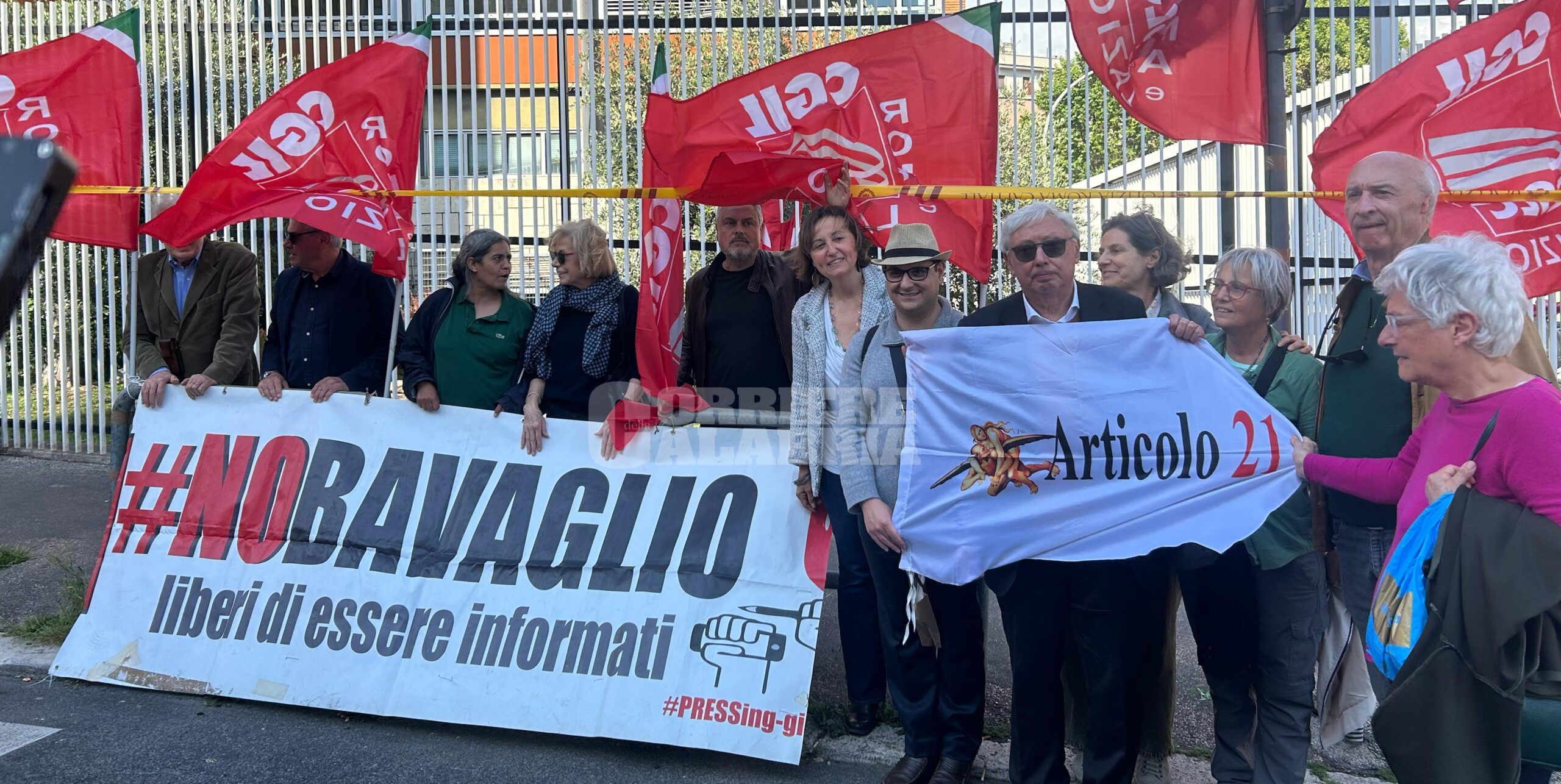 «Sul referendum regna il silenzio». Sit-in della Cgil davanti alla sede Rai – FOTO