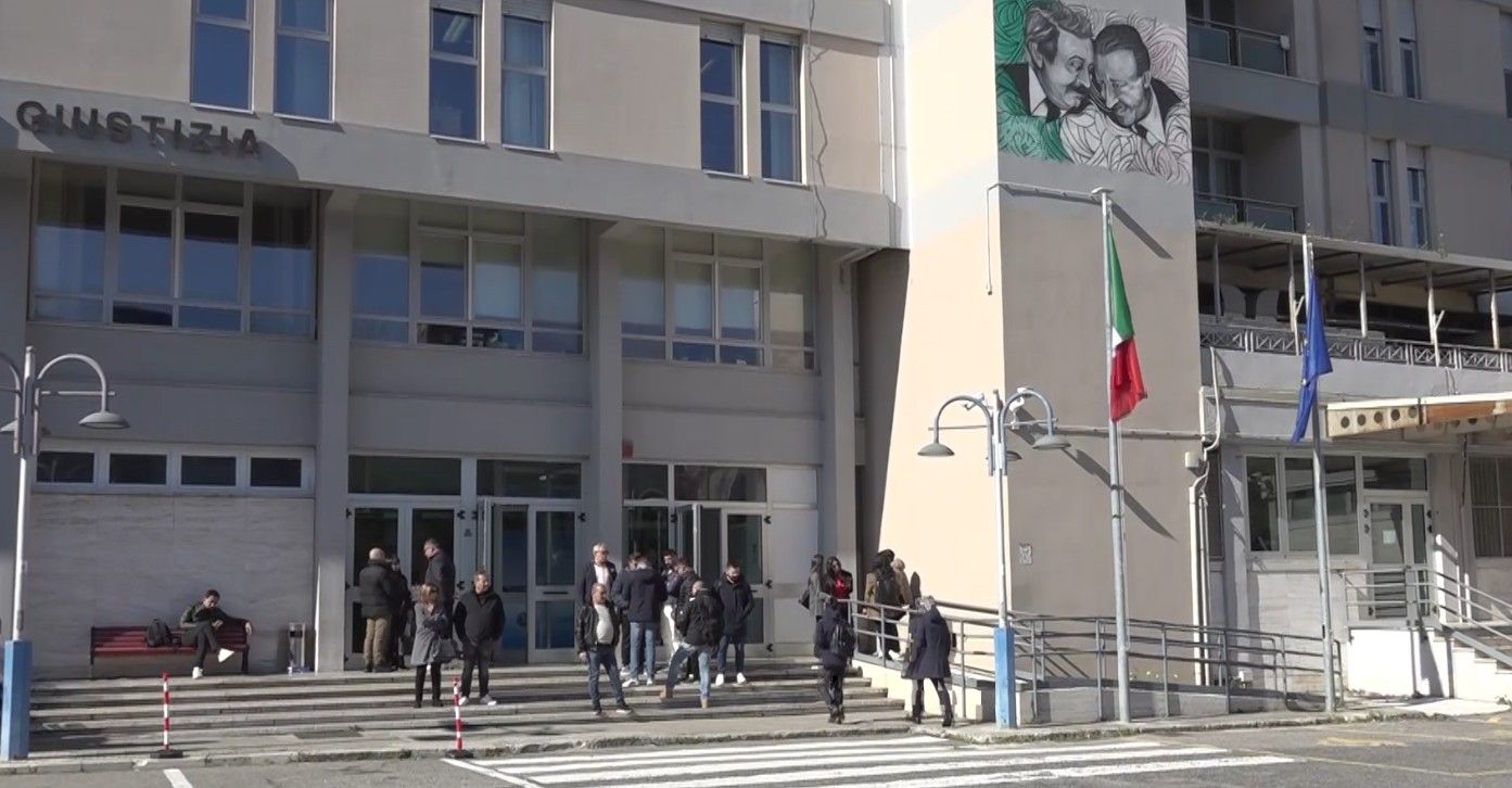 Naufragio Cutro, due scafisti chiedono la costituzione di parte civile