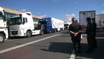 Protesta autotrasportatori, il fermo può continuare. Da Lamezia: «Pronti anche a un corteo su Roma» – VIDEO