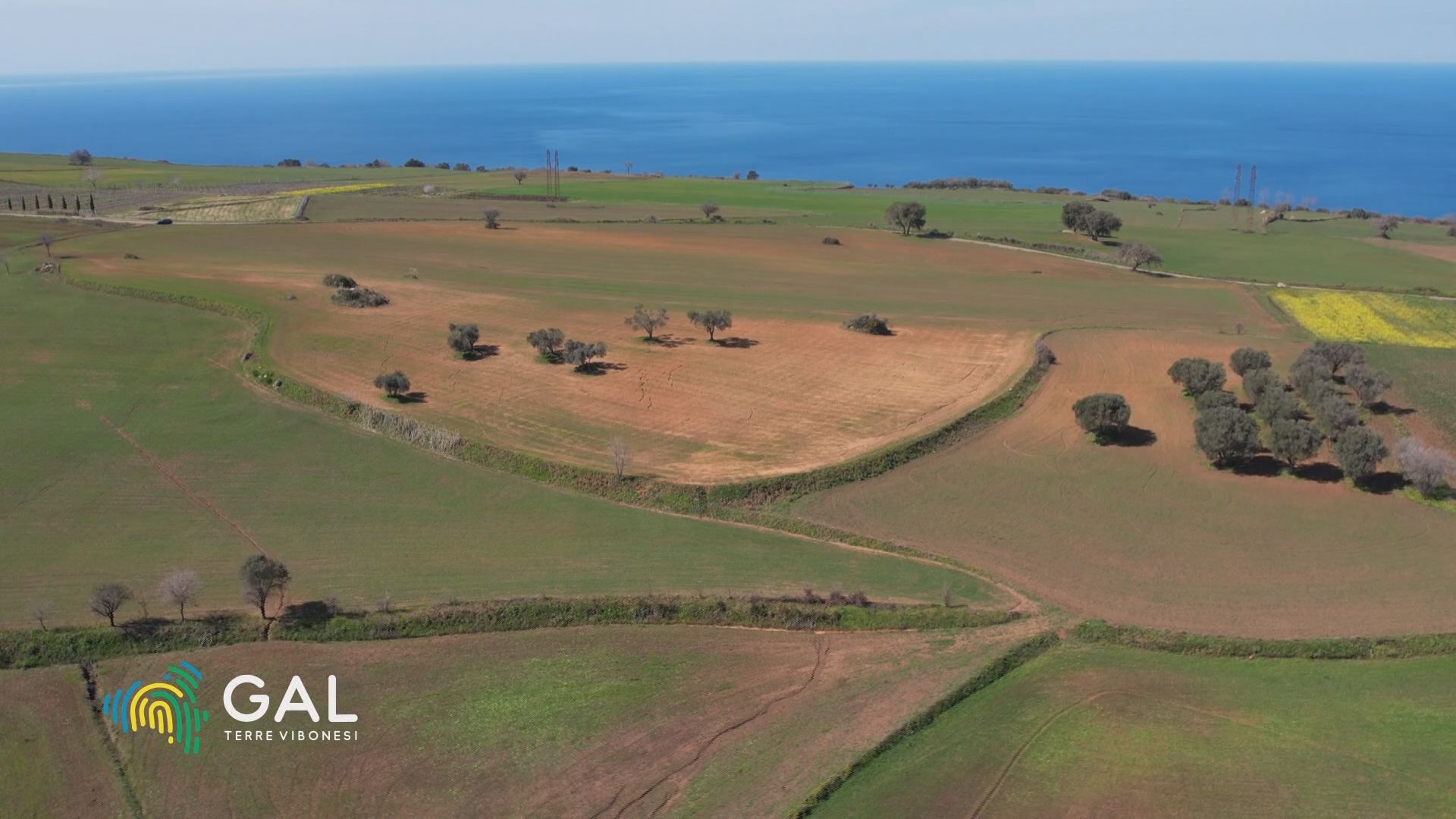 Altopiano del Poro, la linea di orizzonte che confina con il mare – VIDEO