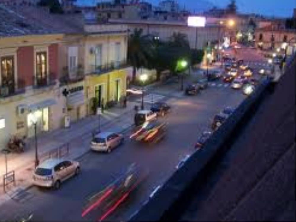 Danneggiate 40 auto a Siderno