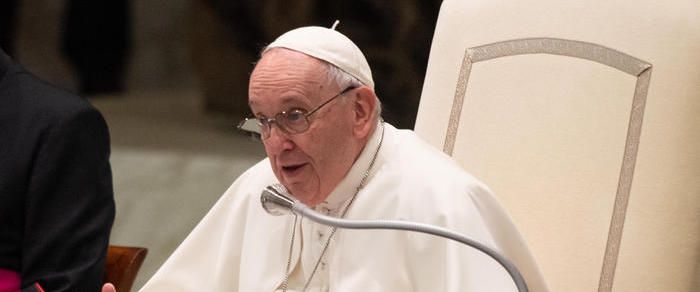 Il papa boccia l’aiuto al suicidio: «Non c’è diritto a morire»