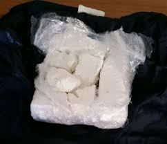 Viaggiavano in auto con oltre un chilo di droga