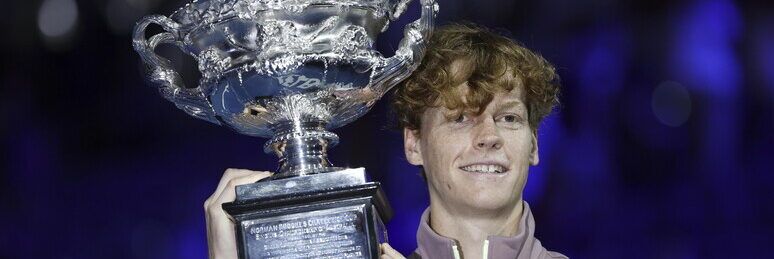 Sinner entra nella storia. Rimonta 2 set a Medvedev e vince gli Australian Open