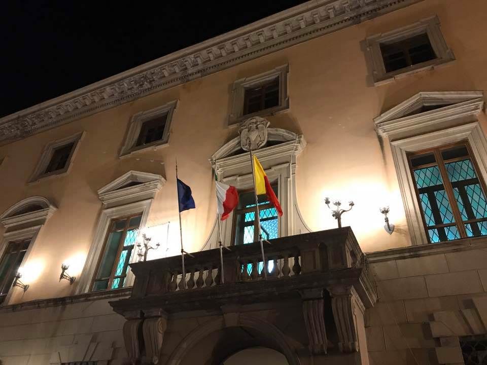 Catanzaro, gli amministratori comunali minacciano querele “a gogo” contro la gogna social e mediatica