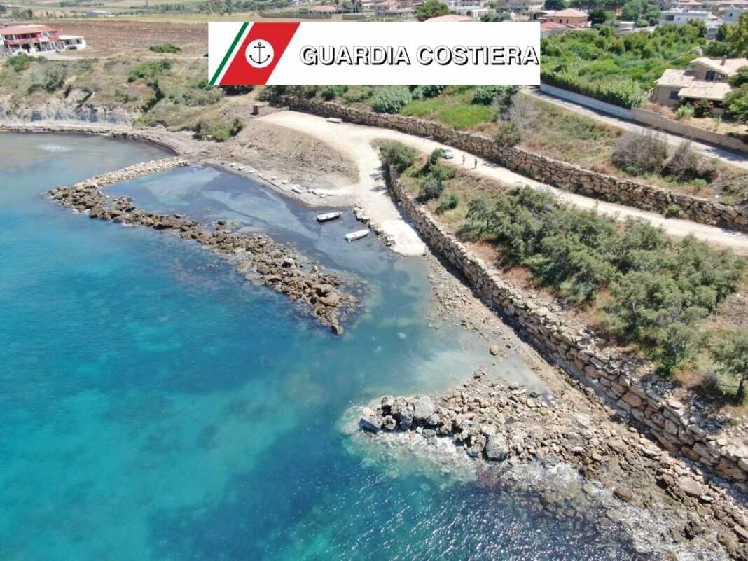 Porticciolo abusivo nell’area marina protetta di Isola, scattano i sigilli