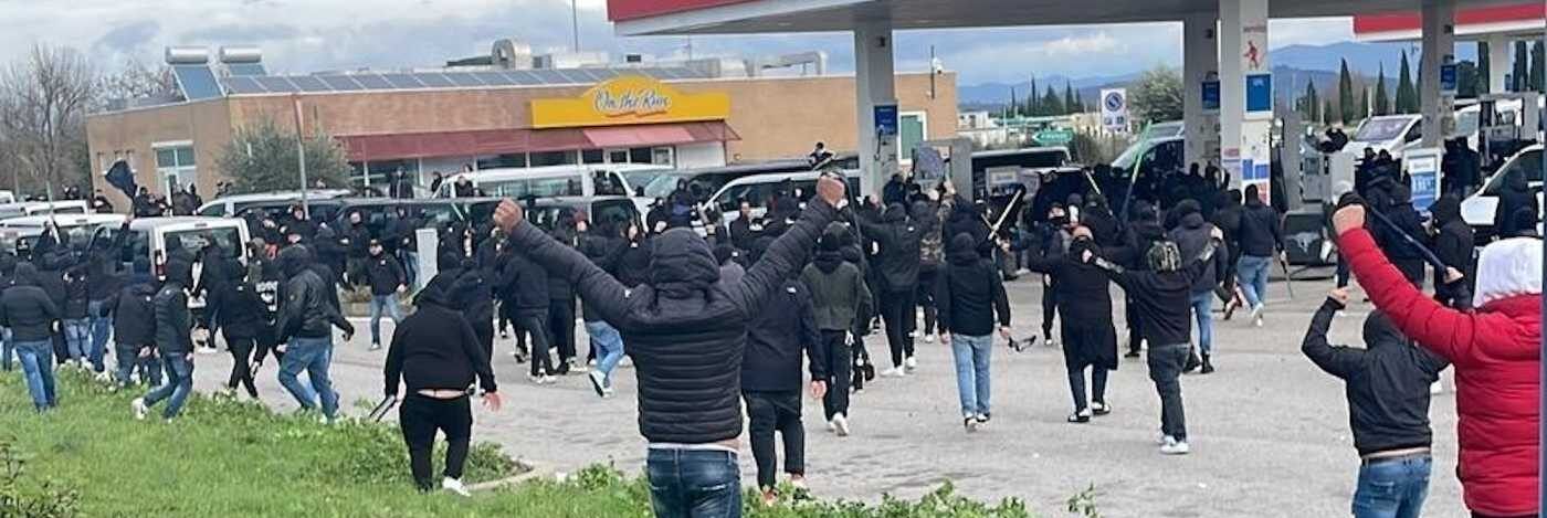 Un centinaio di ultras di Juventus e Atalanta coinvolti negli scontri sull’A1