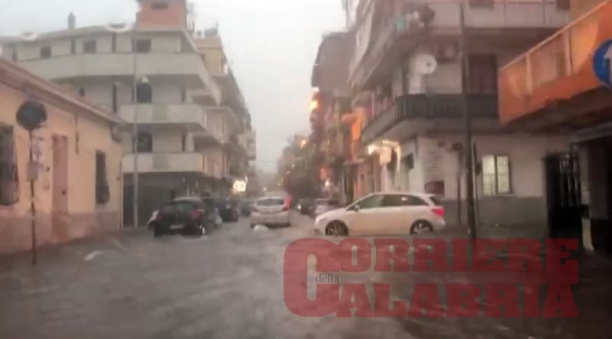 Bomba d'acqua su Reggio Calabria, il Comune: «Non mettetevi in viaggio» – VIDEO  E FOTO