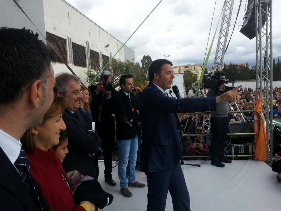 Una sfida ai fornelli al posto delle Primarie. I fanta-tweet di Renzi