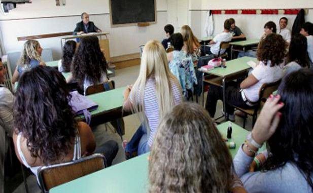 Primo giorno di scuola per 285mila studenti calabresi