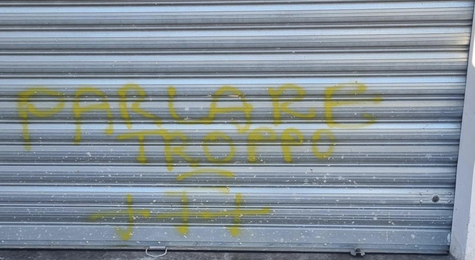 Morano Calabro, scritta minacciosa e tre croci. Nel mirino un consigliere di minoranza