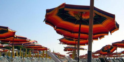 Turismo "in nero", sospese due attività nel Crotonese: multe per 45mila euro