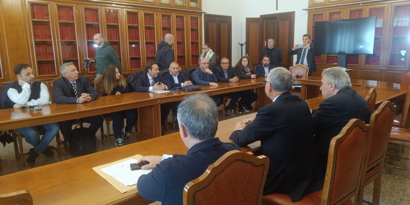 Telecontact, lunedì il tavolo nazionale. Sbarra: «Già contattato Urso, massimo impegno del governo»