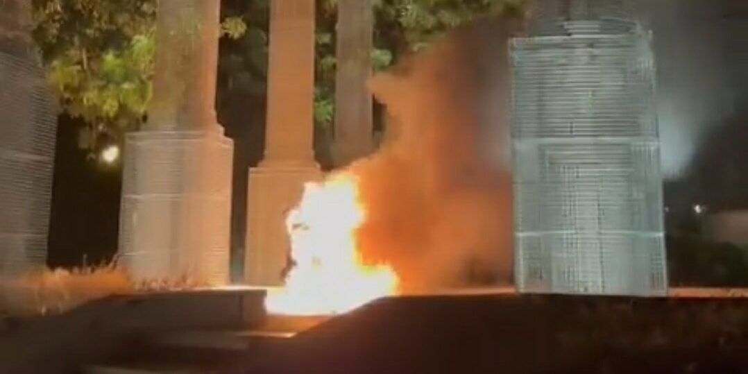 Reggio, scooter dato alle fiamme sul lungomare