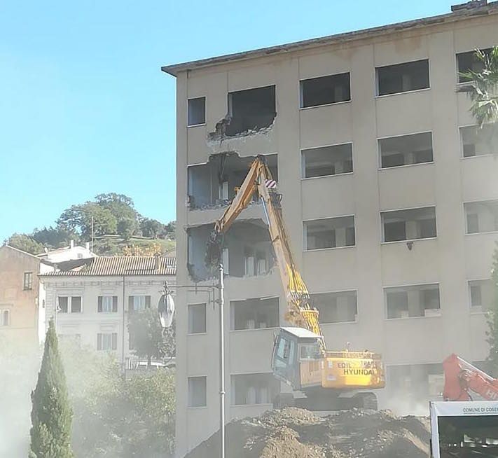 Lamezia, un protocollo per demolire gli immobili abusivi