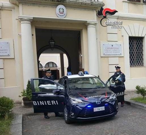 Anziano segregato in casa e maltrattato: ai domiciliari la badante