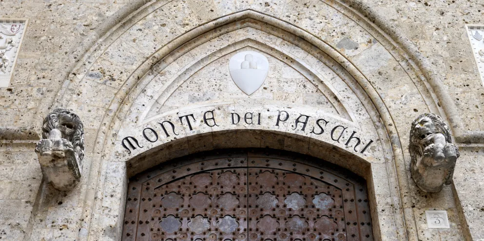 L’opposizione all’attacco: «Che ci fa Fincalabra nel capitale di Mps?». Ma la Finanziaria ha smentito già da una settimana…