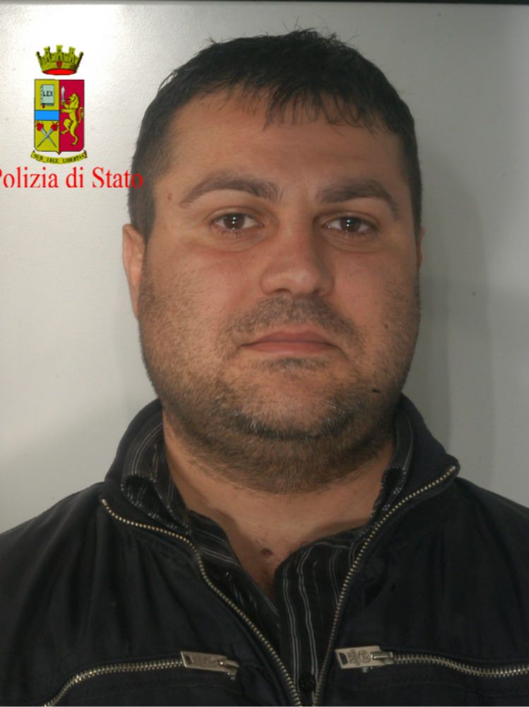 Tenta di assoldare un killer per uccidere la moglie: arrestato