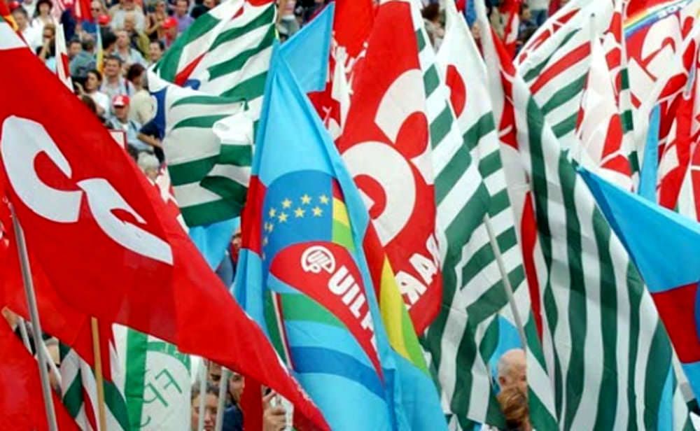 Primo maggio, Cgil, Cisl e Uil: «Sindaci e Regione chiudano le attività commerciali»