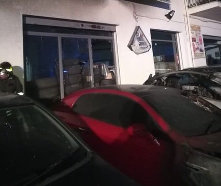 Castrovillari, incendio distrugge più di dieci autovetture