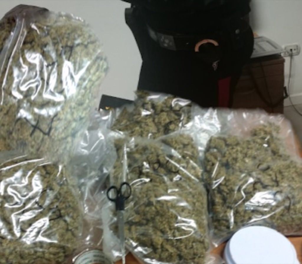 Arrestati due giovani pusher della movida di Rende