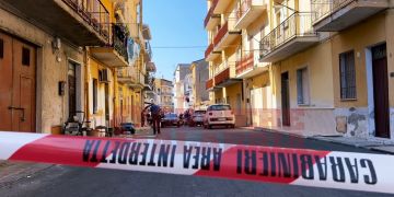Omicidio a Cutro, 22enne ucciso all’alba. Fermato un commerciante del posto – FOTO E VIDEO