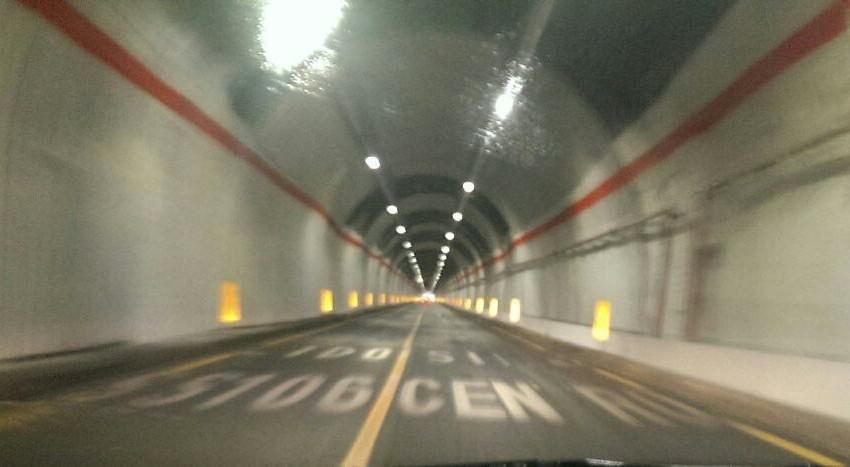 Scontro tra tre auto nella galleria del Sansinato, soccorsa donna incinta