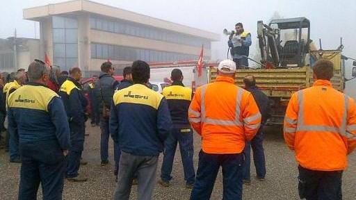 Anche in Calabria si sciopera contro i licenziamenti alla Sirti
