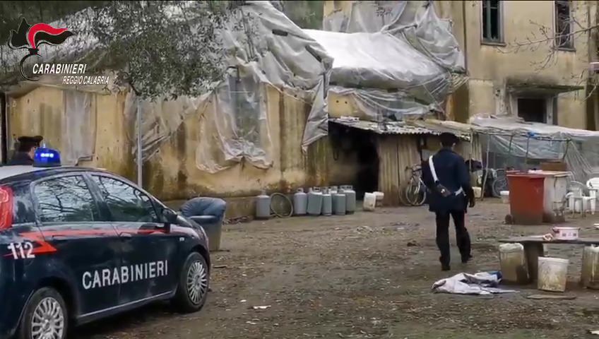 Taurianova, lite nella baraccopoli: maliano gravemente ferito – VIDEO