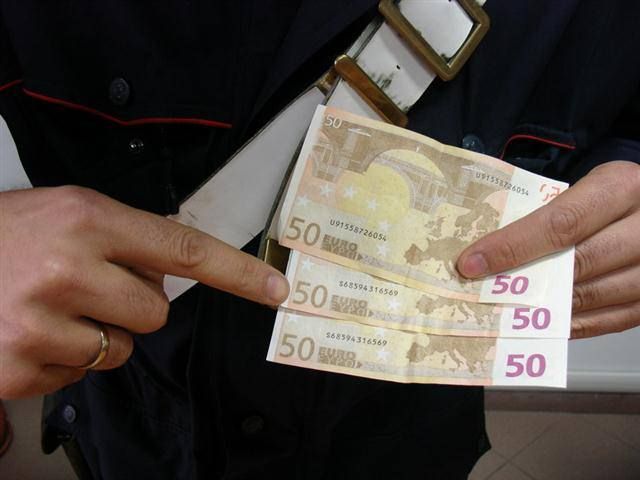 Usava banconote false, ai domiciliari commerciante di Scalea