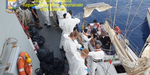 sbarco migranti crotone