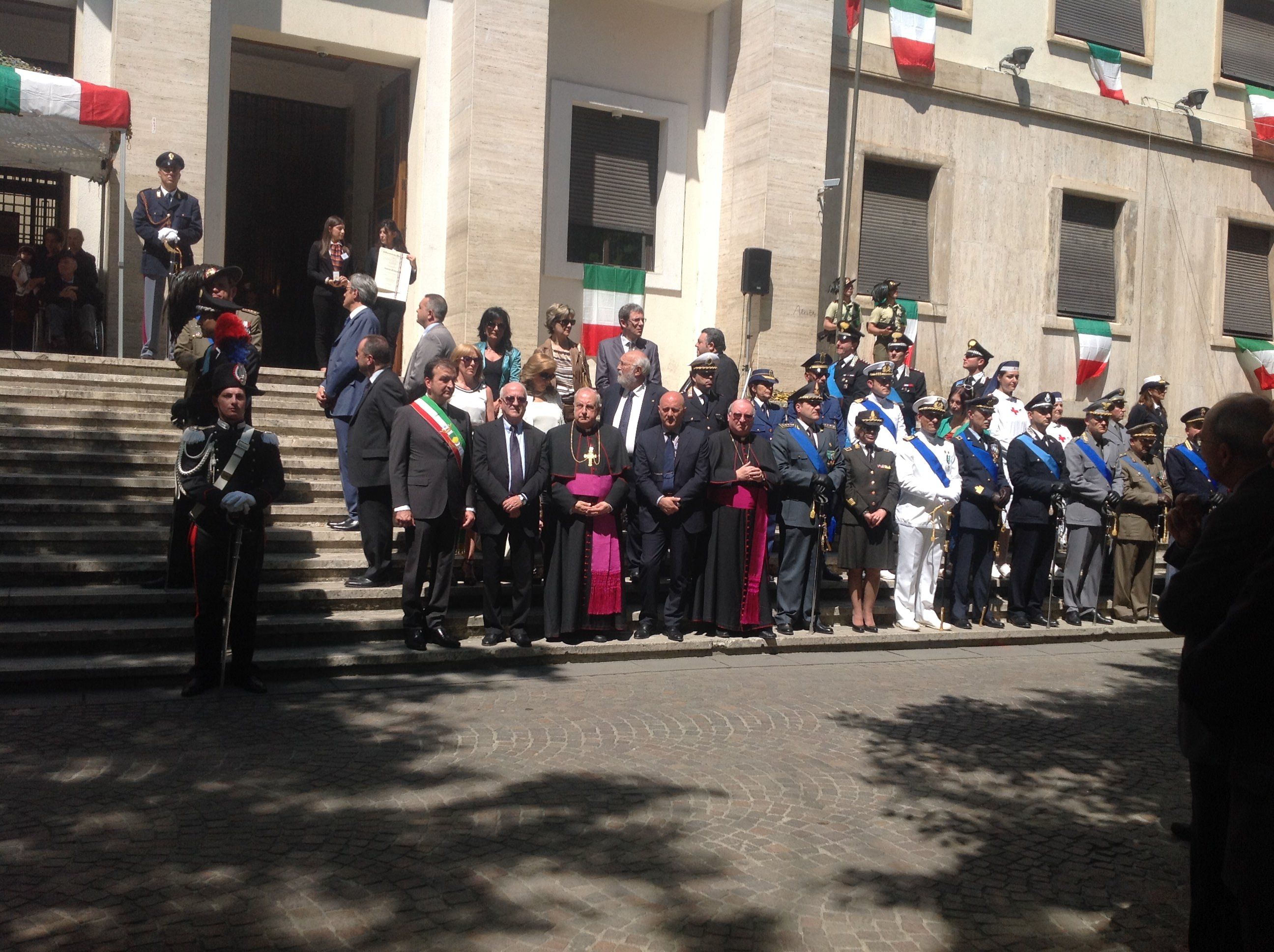 Festa della Repubblica nella regione delle frane e dei crolli