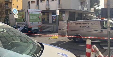 Bologna, ciclista calabrese investito e ucciso da un camion di rifiuti
