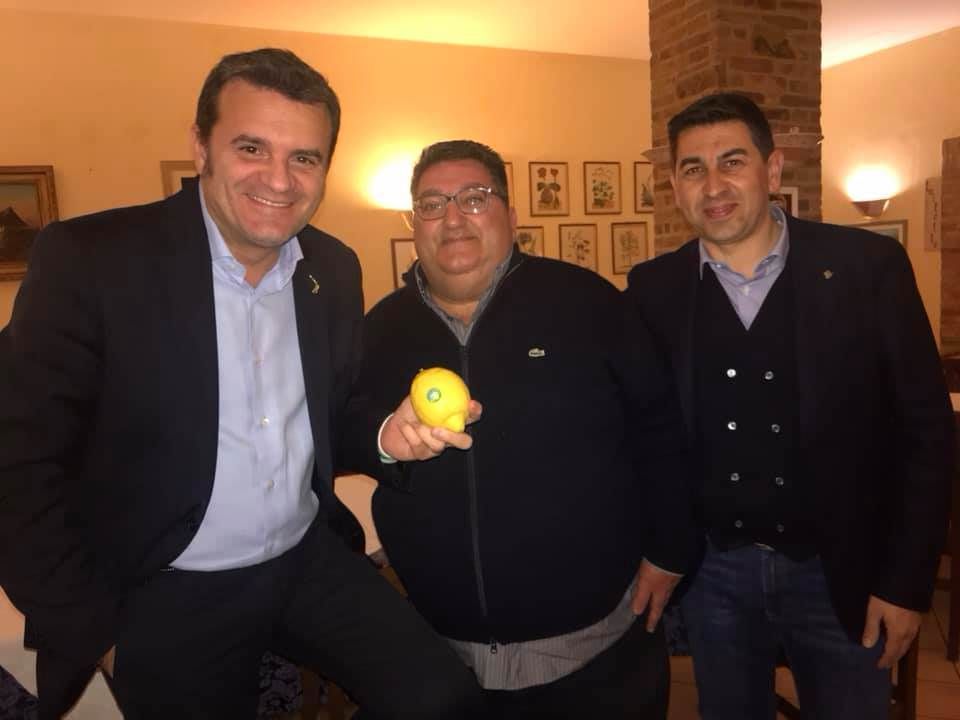 I limoni di Rocca Imperiale conquistano il ministro dell’Agricoltura