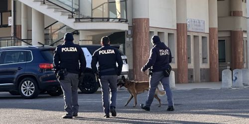 I controlli antidroga della polizia a Crotone