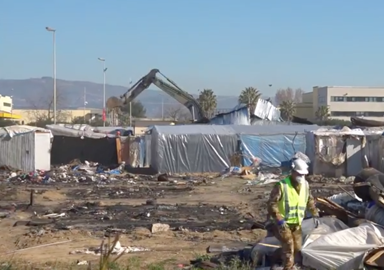 San Ferdinando, ruspe ancora in azione: nella "nuova" tendopoli restano in 932