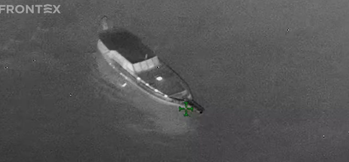 Le verifiche della Guardia costiera: «Nessun elicottero volò sul barcone prima della tragedia»