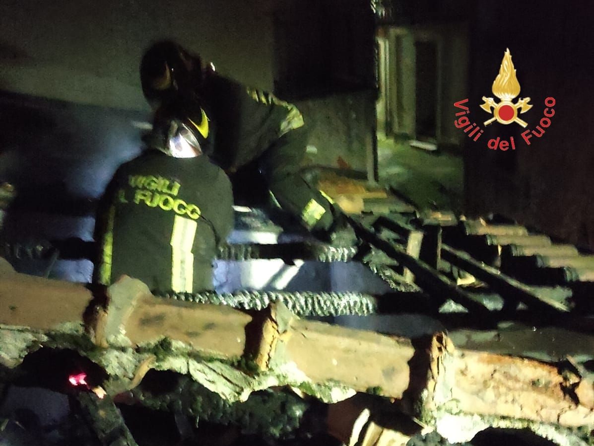 Incendio in un’abitazione nel Catanzarese, tratti in salvo due anziani coniugi